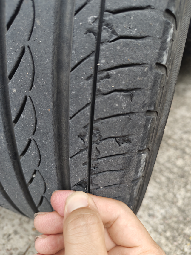 十一代思域优科豪马轮胎掉皮严重最近发现前胎跟后胎对比后，后胎正常磨损，前胎却出