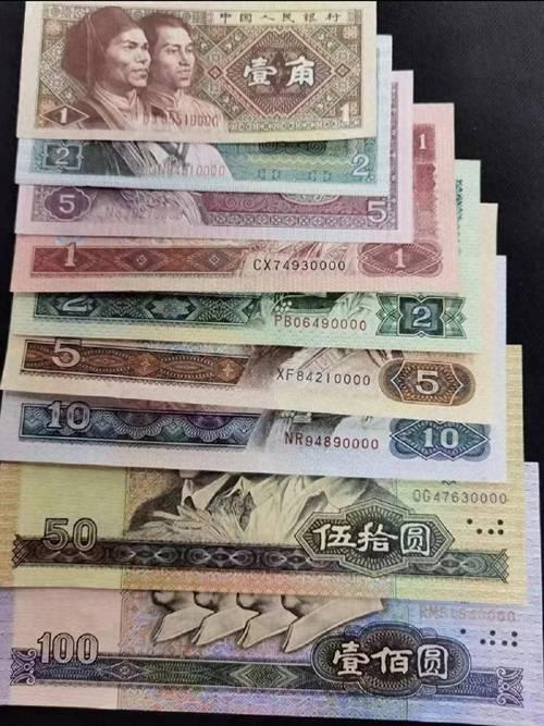 我最不愿意谈论自己的退休养老金，尤其是在亲戚朋友同学同事聚会时，我最讨厌那种自己