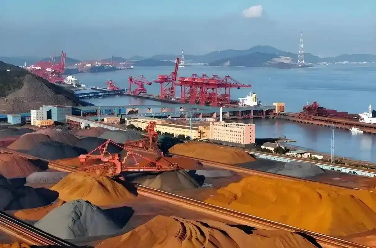 美国彻底慌神！中国稀土企业直接停供，轰炸伊朗的导弹断供成真，这波反制绝了！当