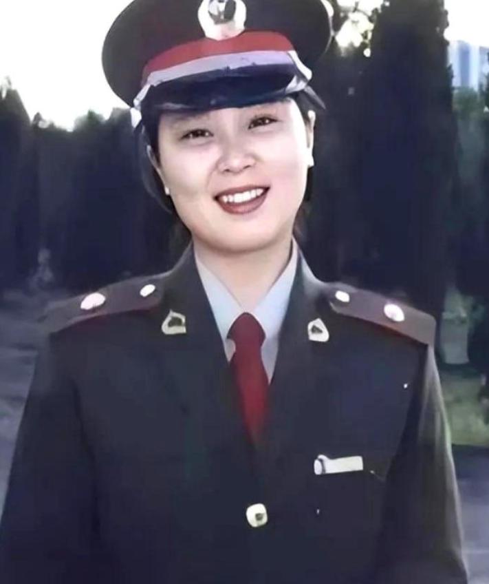 1989年，23岁清华女研究生，在去青岛的火车上，爱上一个35岁的憨厚男人。父母