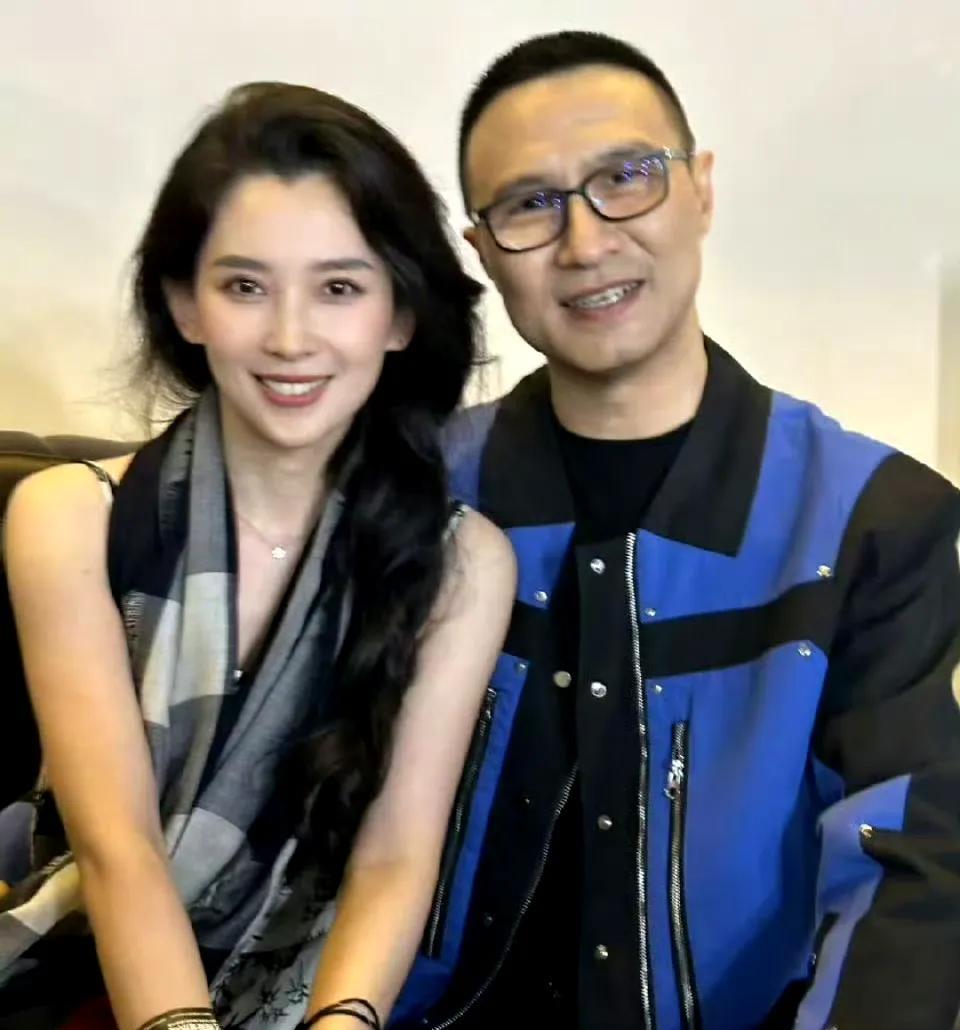又是羡慕汪峰的一天！汪峰在情场还真是条汉子，就在全网因为他在节目里牵手宁静而怀