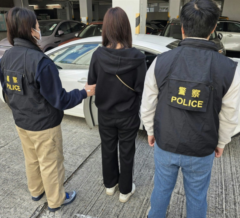 【#内地女子在港卖淫被拘捕#，警方检获大量避孕套！案件今日提堂】#女子卖淫被捕现