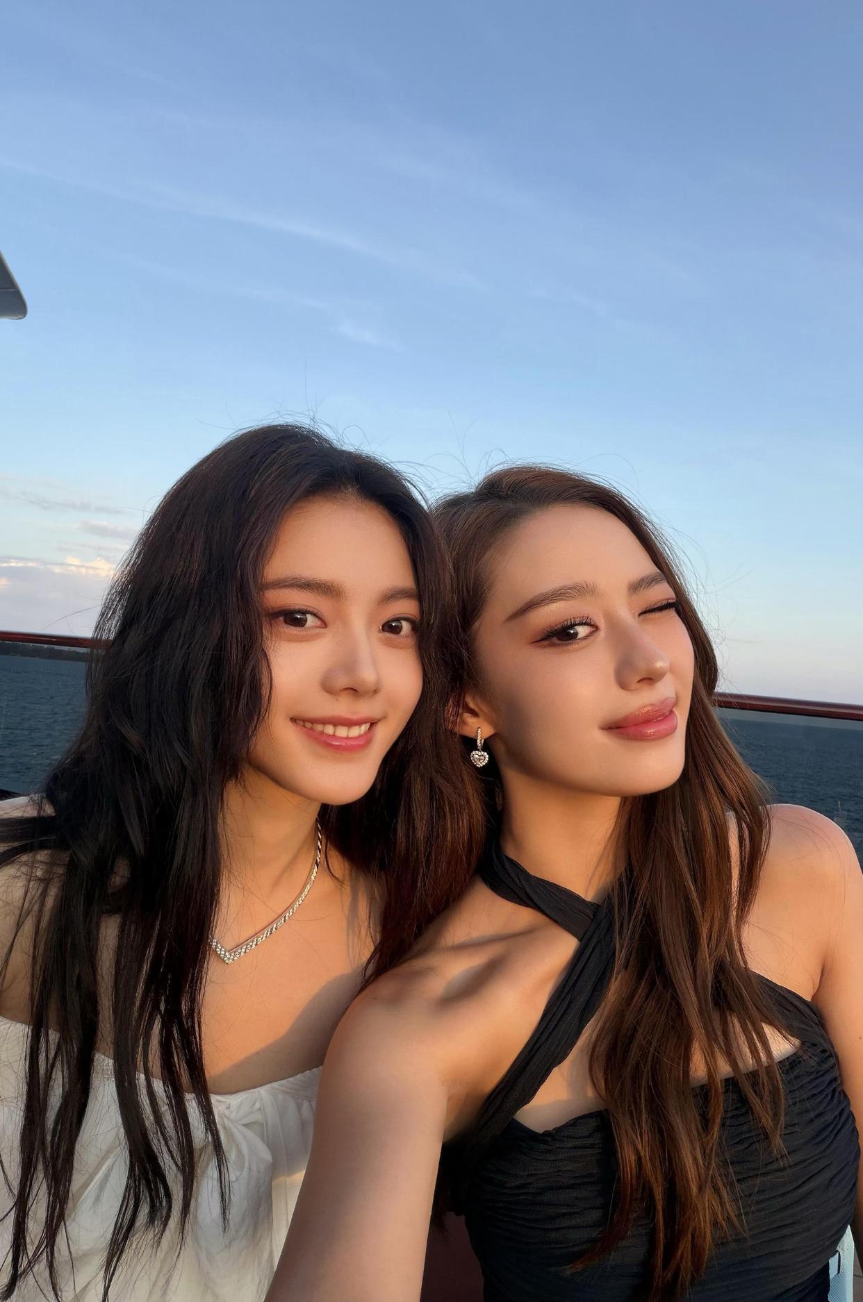 赵今麦与吉娜同框合照，两人颜值双双在线，画面格外养眼