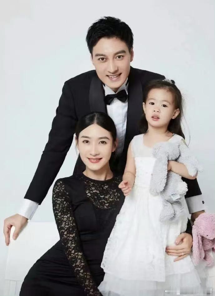 陶昕然居然离婚了浪姐剧本刚被浪姐里温柔通透的陶昕然圈粉，就看到离婚消息，为孩子