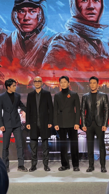 感觉杜淳被孤立了，李晨就不能像朱亚文那样两只手都伸出来左右都揽着？他还向朱亚文那