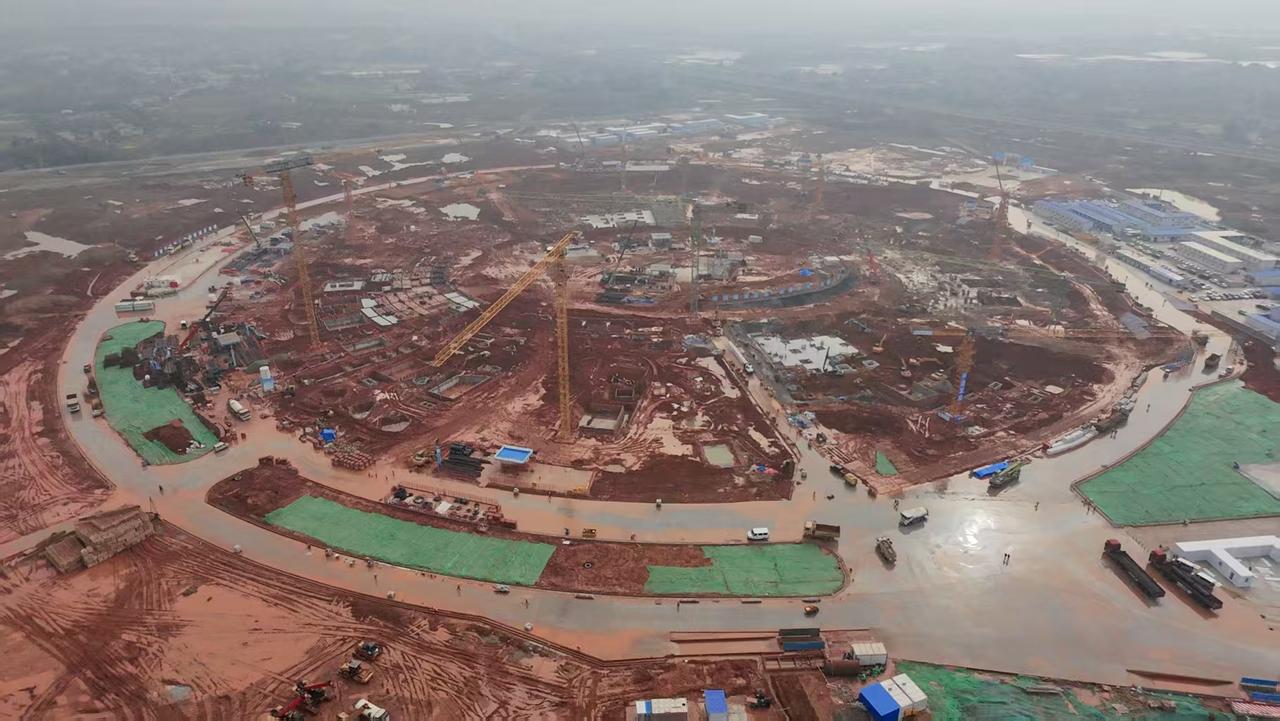 长沙奥体中心项目进度真的非常快！从现场图片看，整个主体建筑地块已经全面开工，按照