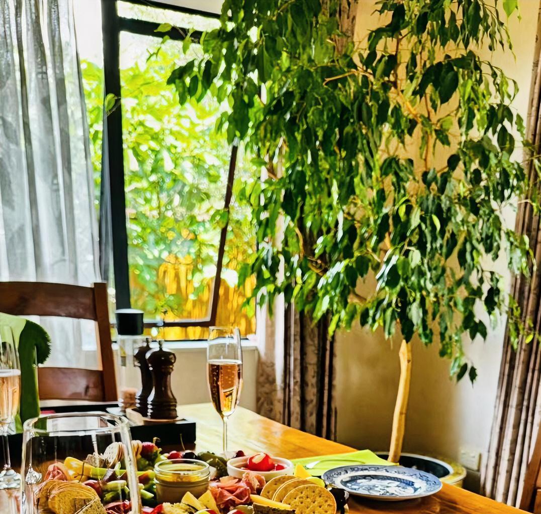 儿子结婚以后，我常常提醒他，男人工作从日出到日落，而女人的工作永远做不完。他说