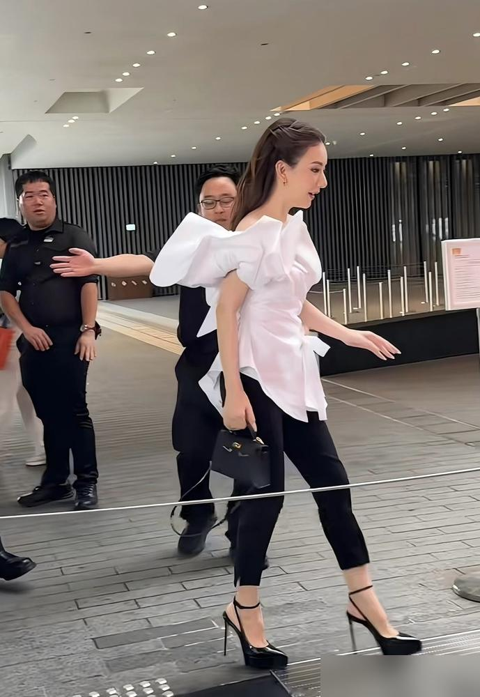 对自己下死手几十年的郭富城，居然破戒了！过去几十年，他体重死死卡在62-63公斤，绝不碰64公斤警戒