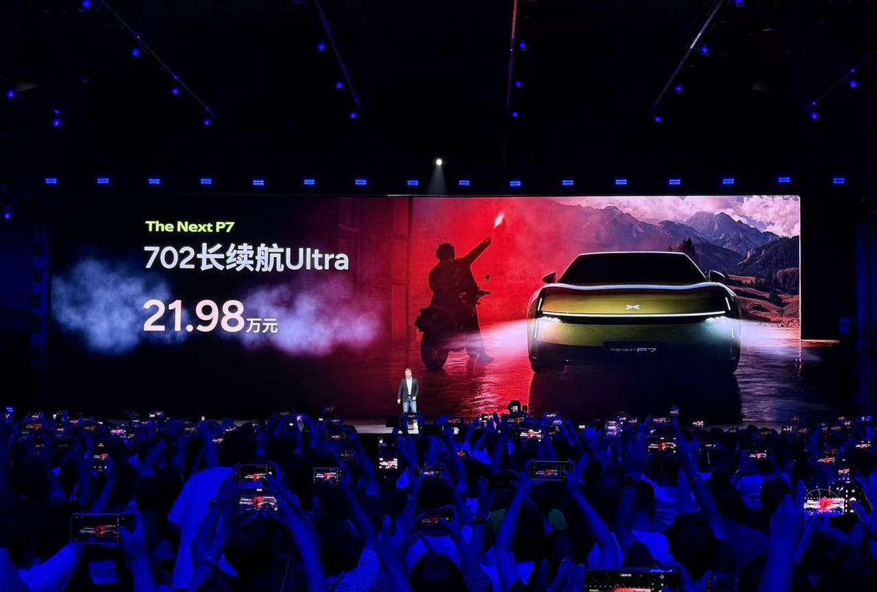 何小鹏“掀桌子”了！今晚，全新小鹏P7起售价公布，21.98万起，比su7贵