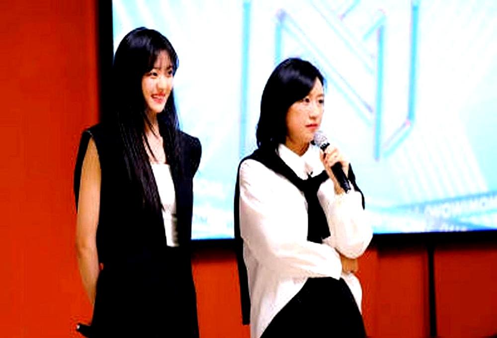 今天看到一个场景，直接把人闷住。五十岁单亲母亲李奕霖站在聚光灯下，手里攥着几根