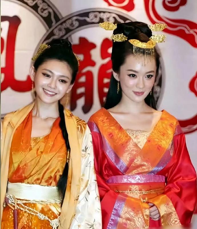 为什么很多人嘲笑大S长得像个大饼脸？其实她的脸真的很小！看看她以前和霍思燕合影