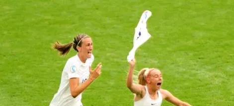 随着英格兰女足击败西班牙女足夺得欧洲杯冠军，不得不说2025年的世界足坛属于英格
