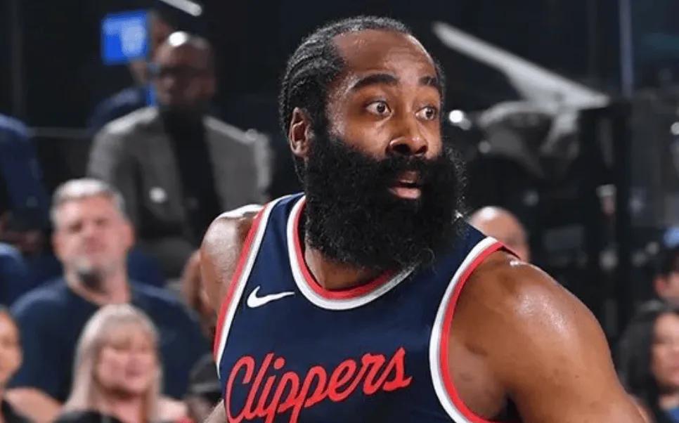 连续得分双双詹姆斯厉害点，但是连续有助攻另外一个詹姆斯就更厉害了，哈登已经连续1