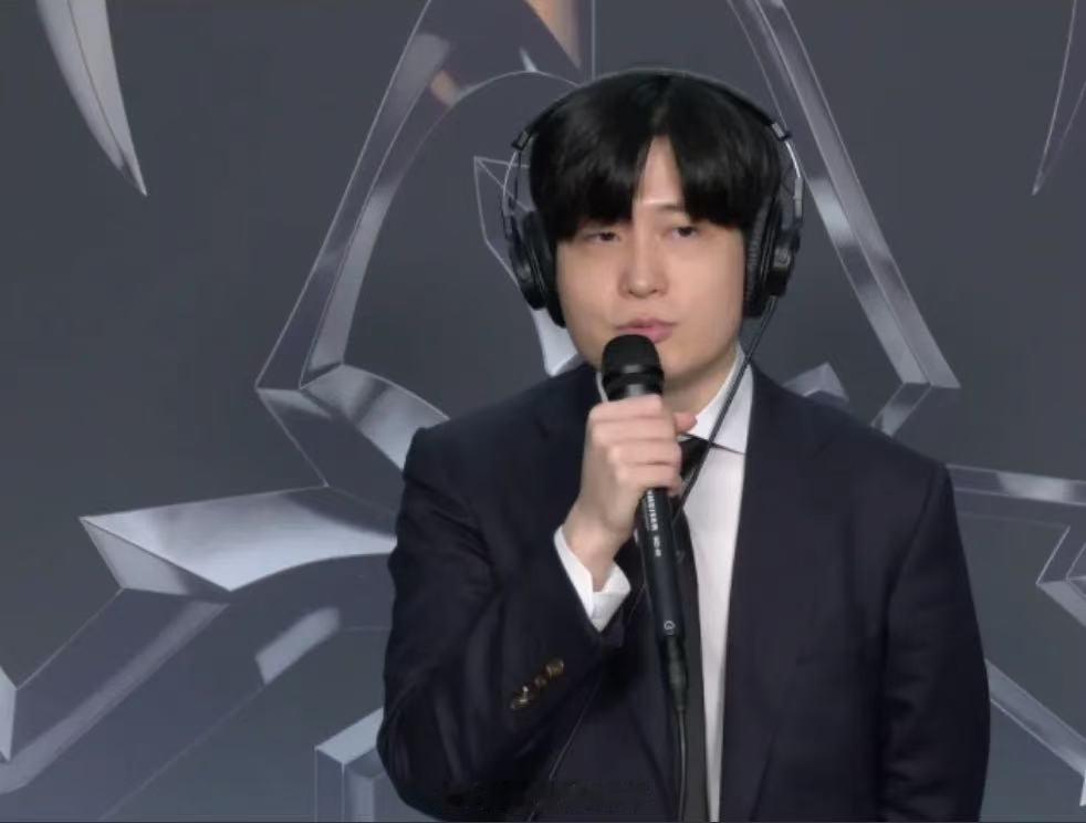 【T1教练谈战胜AL原因】T1教练Tom谈战胜AL10月31日,T1战胜AL晋级