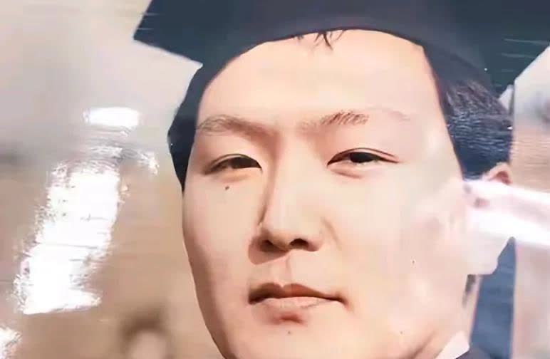 金建希的老公尹锡悦年轻时长成这样，和她五十岁的模样还挺配的。话说，她真是年老貌美