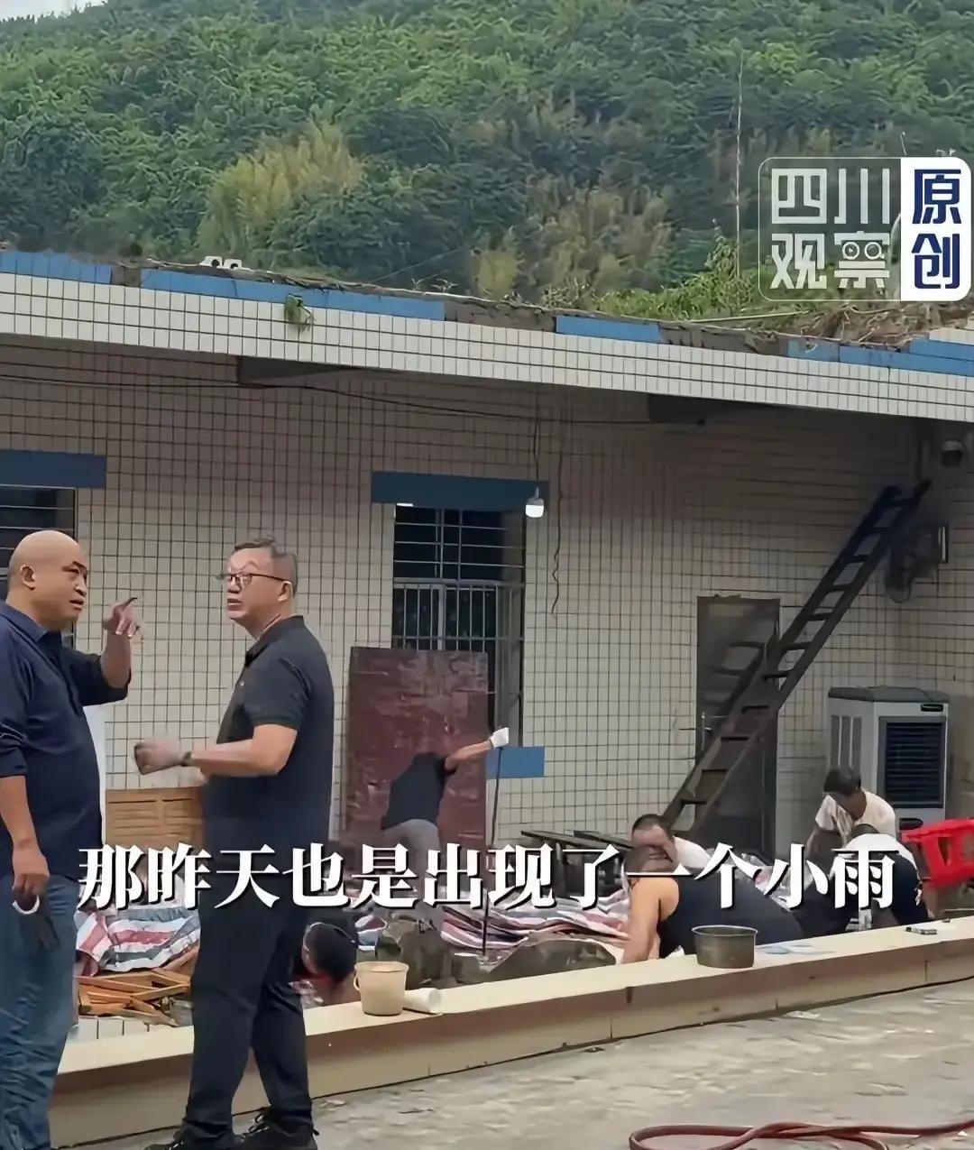 终于明白为啥升学宴女儿墙会塌了？不是雨棚积水太多，也不是女儿墙体太薄，而是