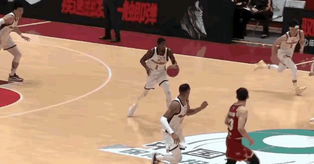 为什么中国篮球实行职业化以来不但没有进步反而退步了？不是球员退步，也不是主教练