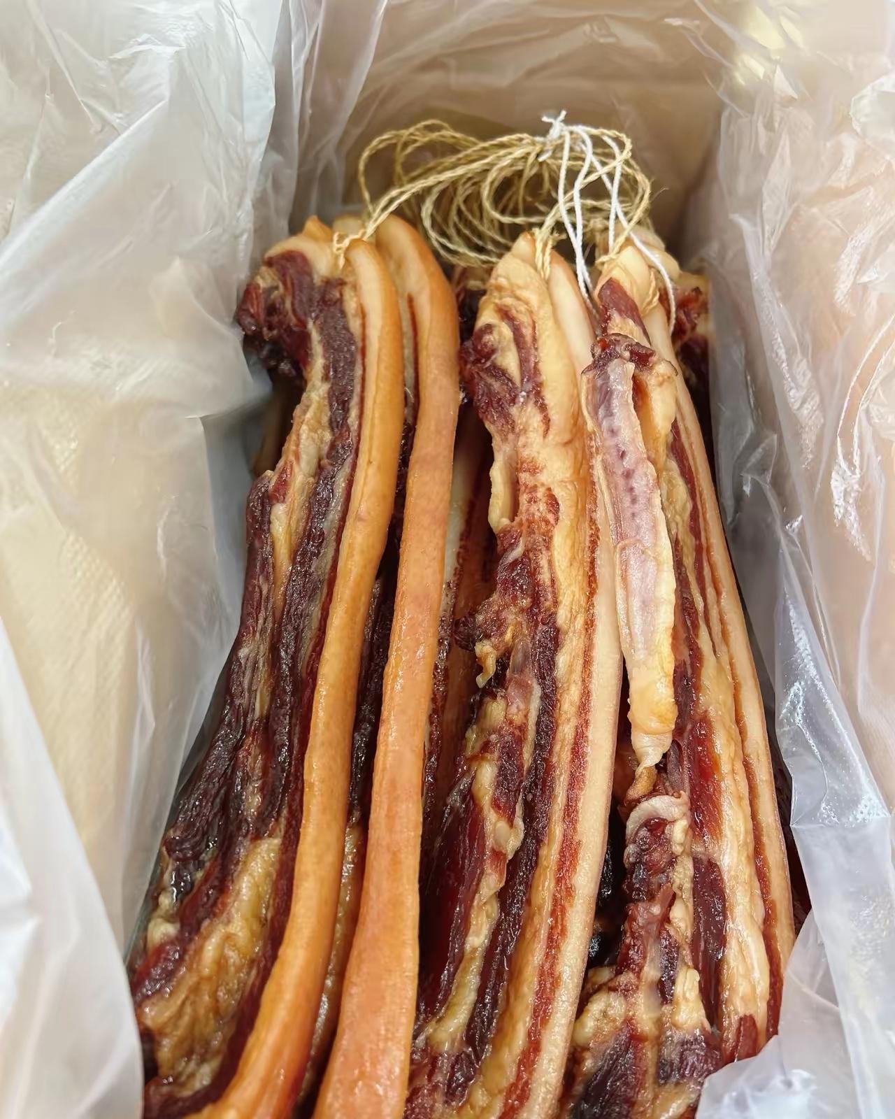 去年堂姐儿子买房，跟我借了40000块钱，结果上个月她生日我们去贺寿，她把钱全部