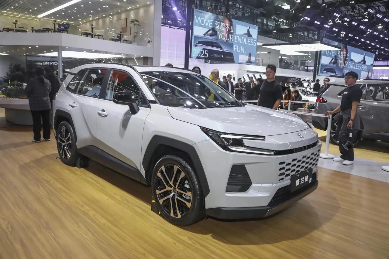 听修车师傅一句劝，2025买车不纠结！1，美系车，选凯迪拉克T52，国产车，