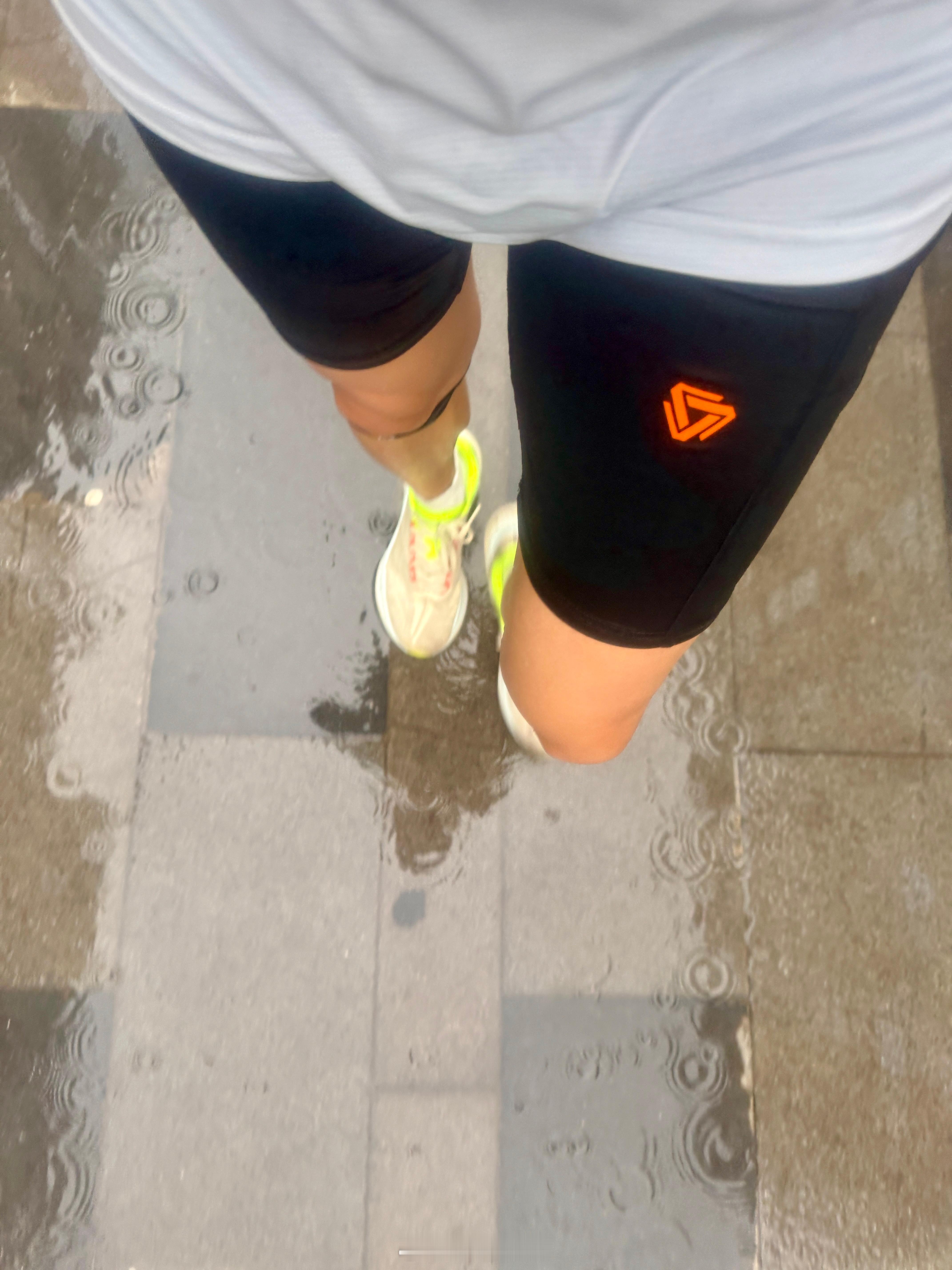 晨起果然有雨，雨滴密集的中雨，但还是出门跑步了。周一有雨的杜陵邑，只有我。气温低