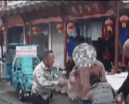 “太恶劣了！”6月6日，江苏镇江一男子曝光自己端午节带着老婆孩子去安徽泾县旅游，