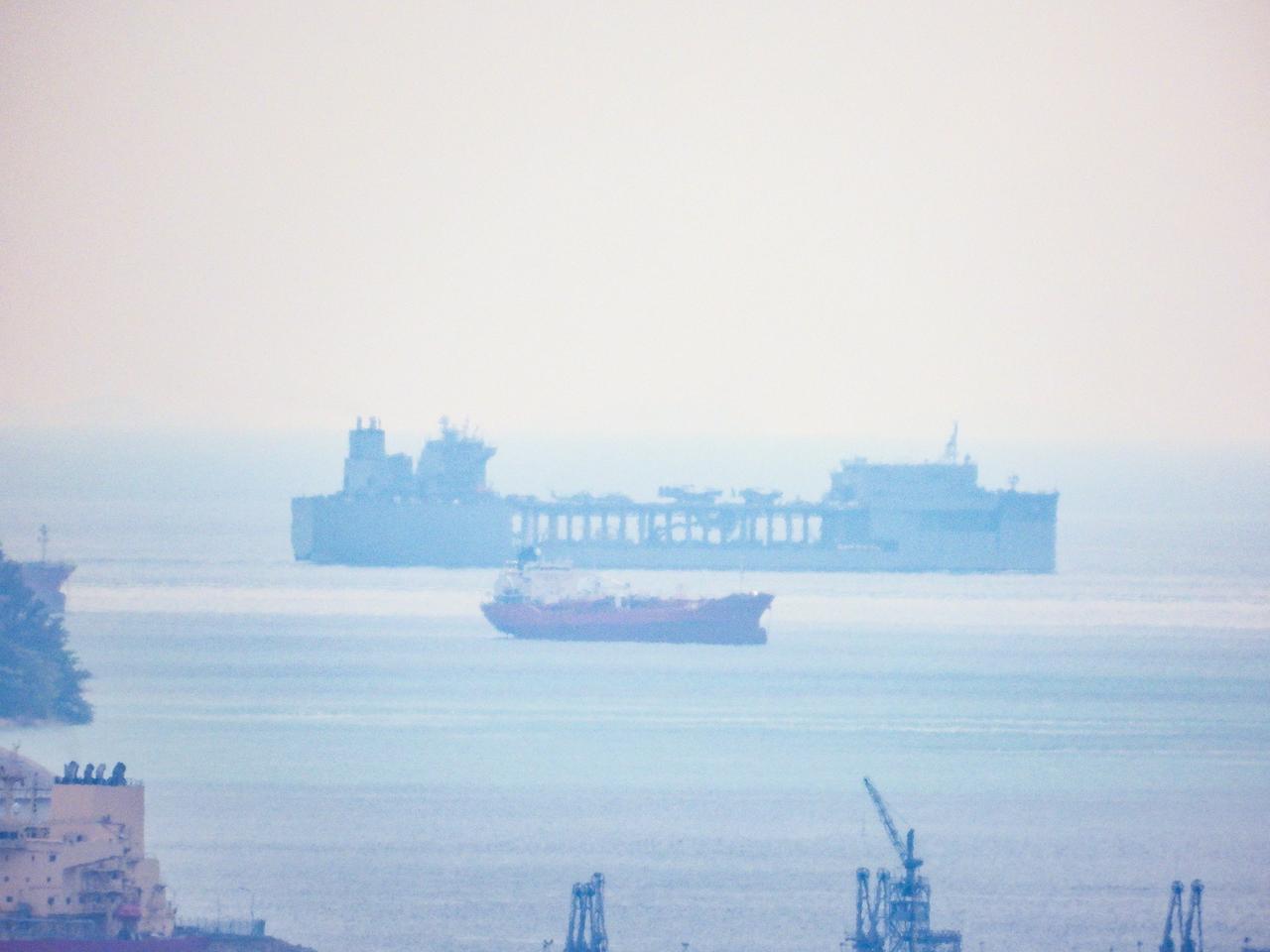 当地时间2026年3月23日，在马六甲海峡，有人拍摄到了美国海军9万吨级别的“约