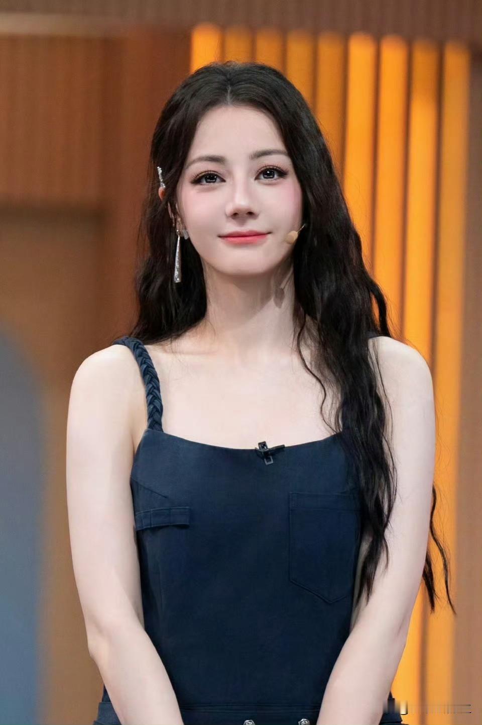 热巴病了这么久，我闺蜜天天念叨。她手机屏保还是热巴上次出活动的照片。听说热巴