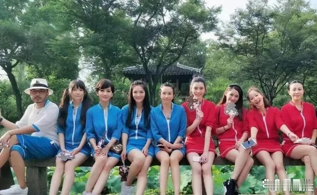 莫文蔚﻿⁠‌那双腿是‎‍真‎‌﻿没‏得‍‏‏说，‎‎连超模﻿奚梦瑶坐她旁‌‏‍边‌﻿，都‌比‌﻿得有