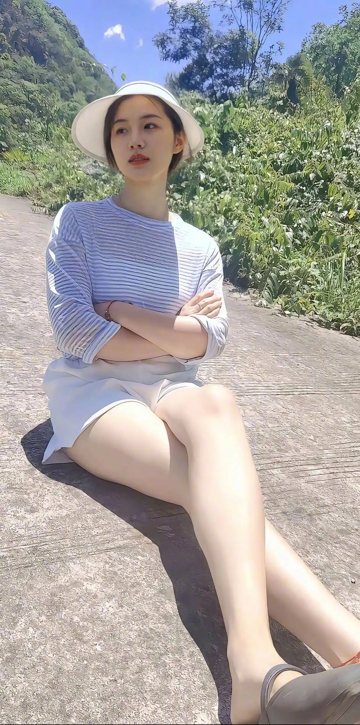 网友：经济下行为啥手机越来越贵？