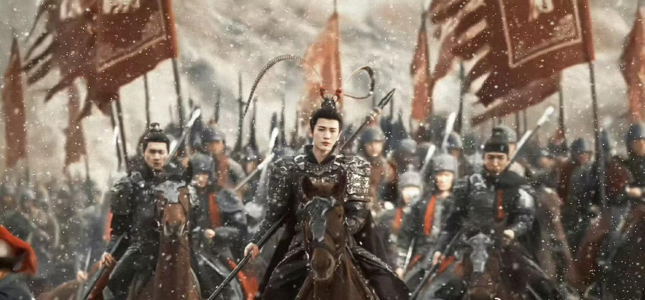 打架时带着雉鸡翎头冠一共有三个人，《西游记》孙悟空、《三国演义》吕布、《逐玉》谢