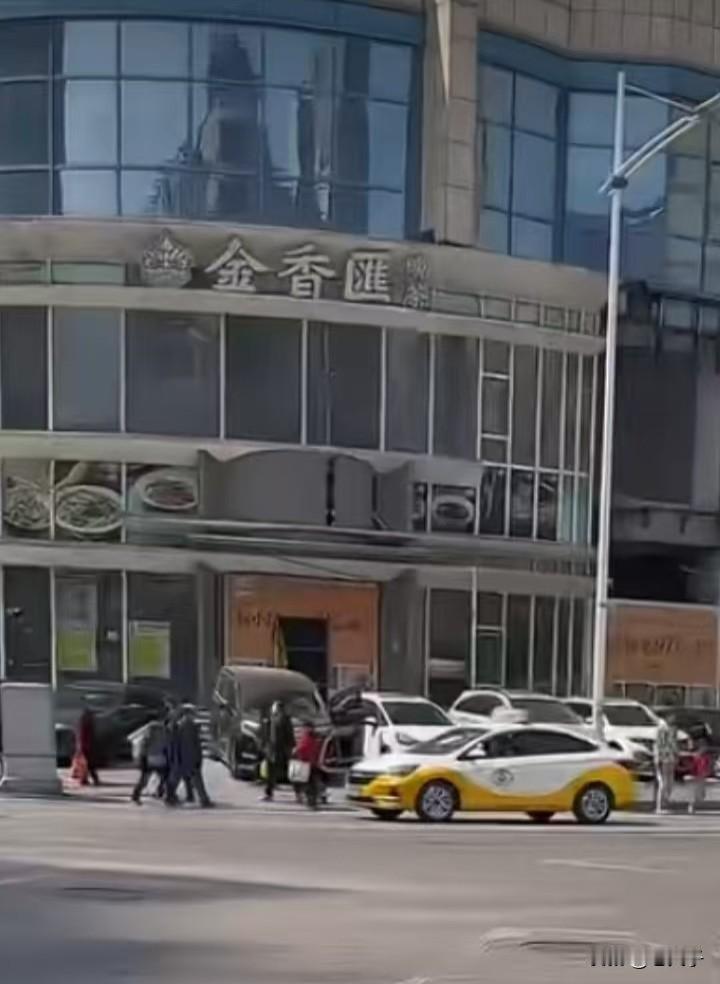 原创随手拍之（2717）辽宁省沈阳市皇姑区昆山中路。它是沈阳市皇姑区南部一条