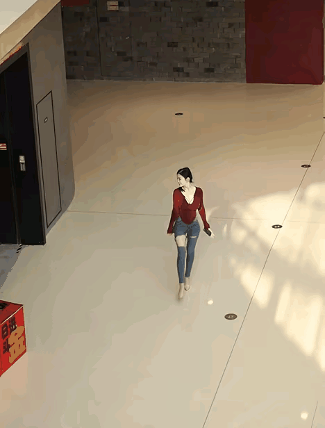 我相信，这样的女子路过，九成男人都会看，但是不会喜欢！毕竟，谁都有好奇心吗？