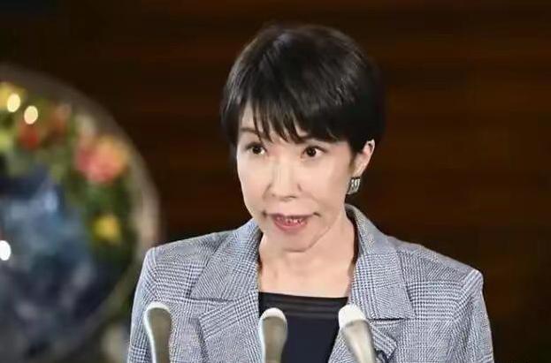高市早苗又忙着给自己加戏了，眼看着中方代表团登上南千岛群岛，嗅到局势不对的高市立