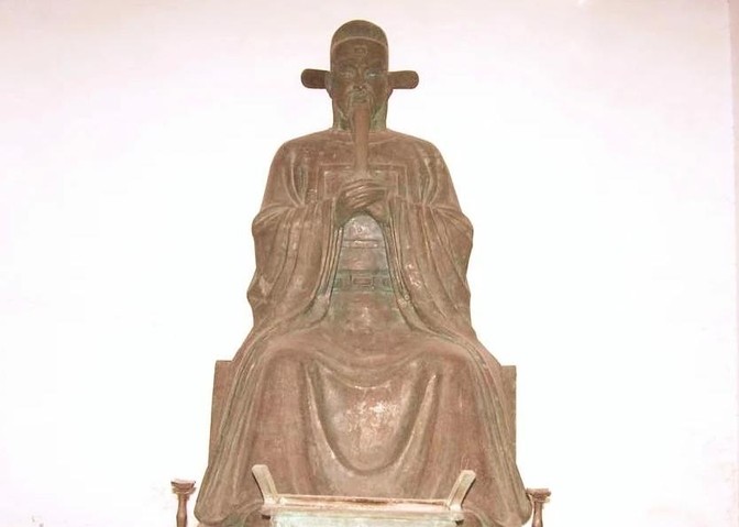 1402年，37岁的兵部尚书铁铉，被放进滚烫的油锅烹炸，同时，其妻杨氏也被送进教