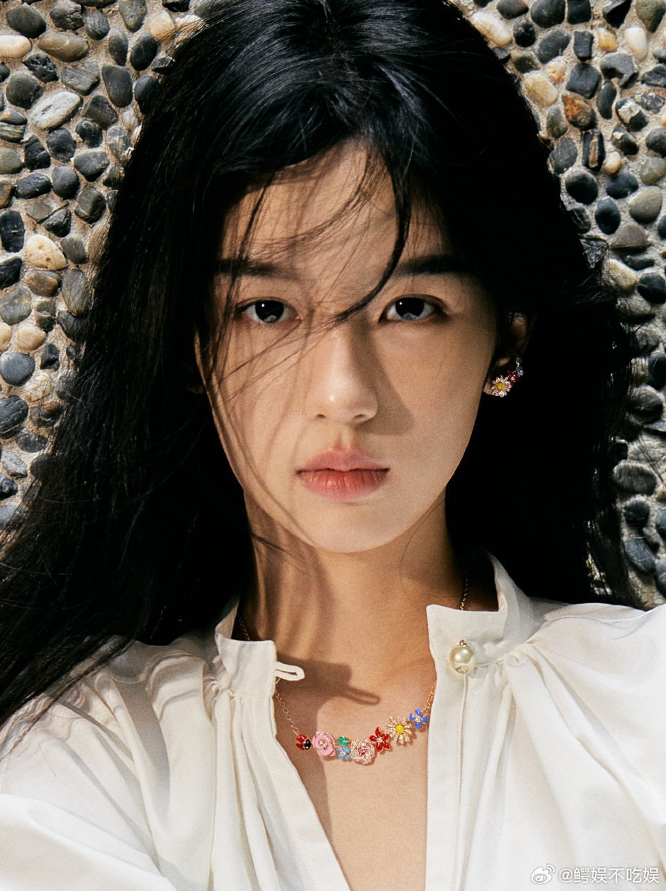 对比张婧仪周也的实绩，大佬们更喜欢捧谁？