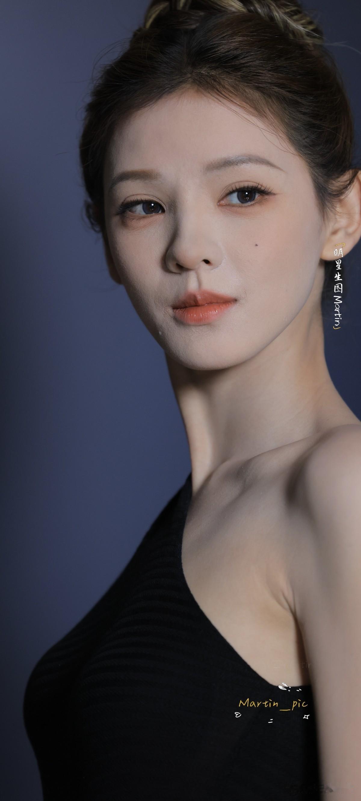 张予曦南京浪琴站台生图掉落~阿！美的过于不真实，每一帧都是壁纸！