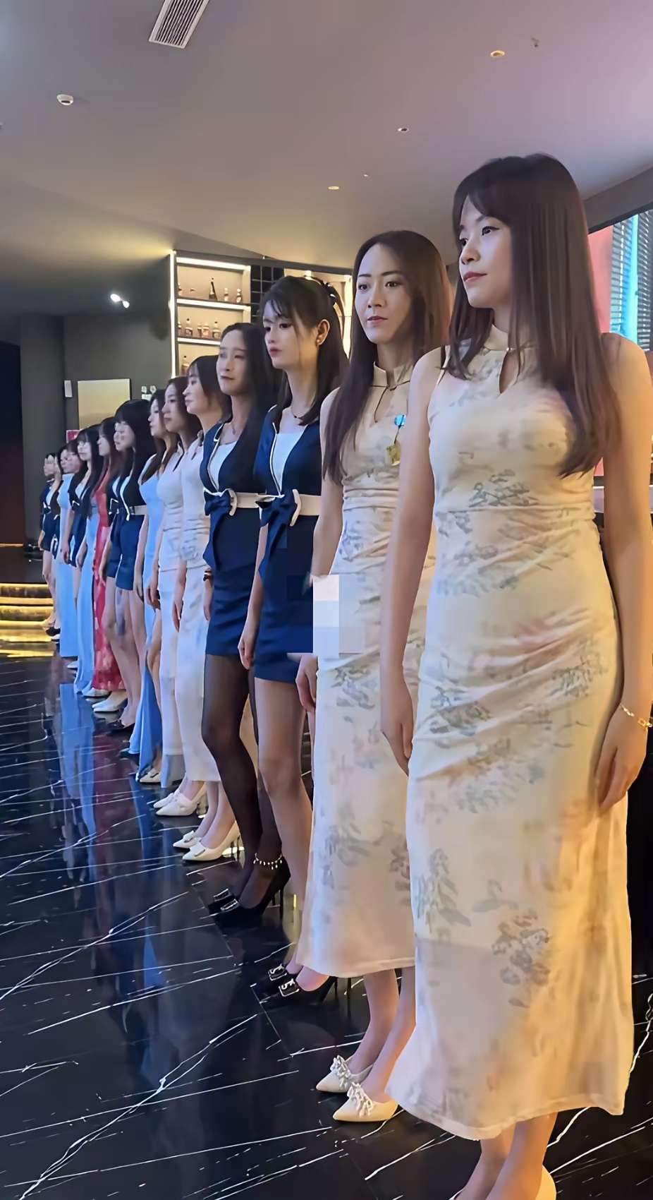 好奇！年纪轻轻又漂亮的为啥要干这种工作……？