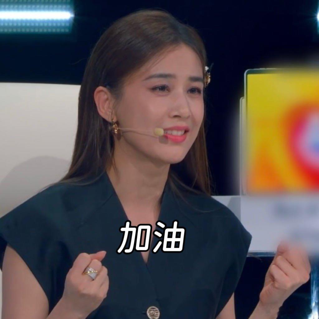 看黄圣依在节目里安慰选手太戳人！见“生死战”淘汰选手哭作一团，她又心疼落泪又