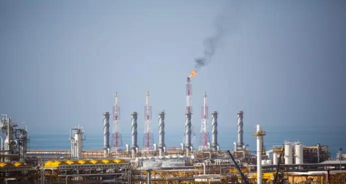 南帕尔斯遇袭惊天反转！特朗普突然踩刹车，美以裂痕藏着大玄机中东能源炸锅！伊