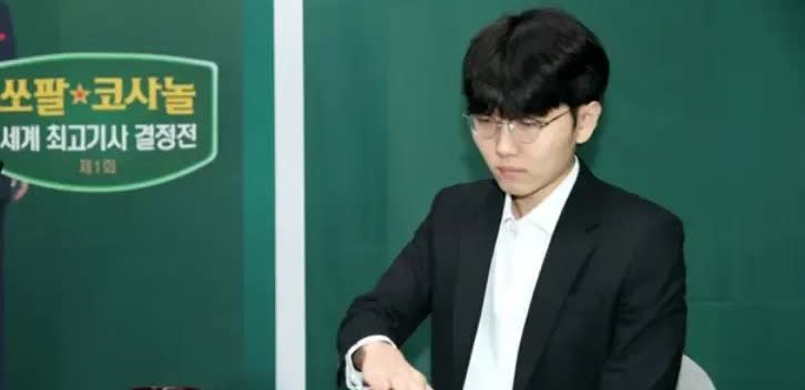 野狐人气赛决赛第二局，廖元赫执白对小申！申真谞还真是不容易对付，第一盘输给廖