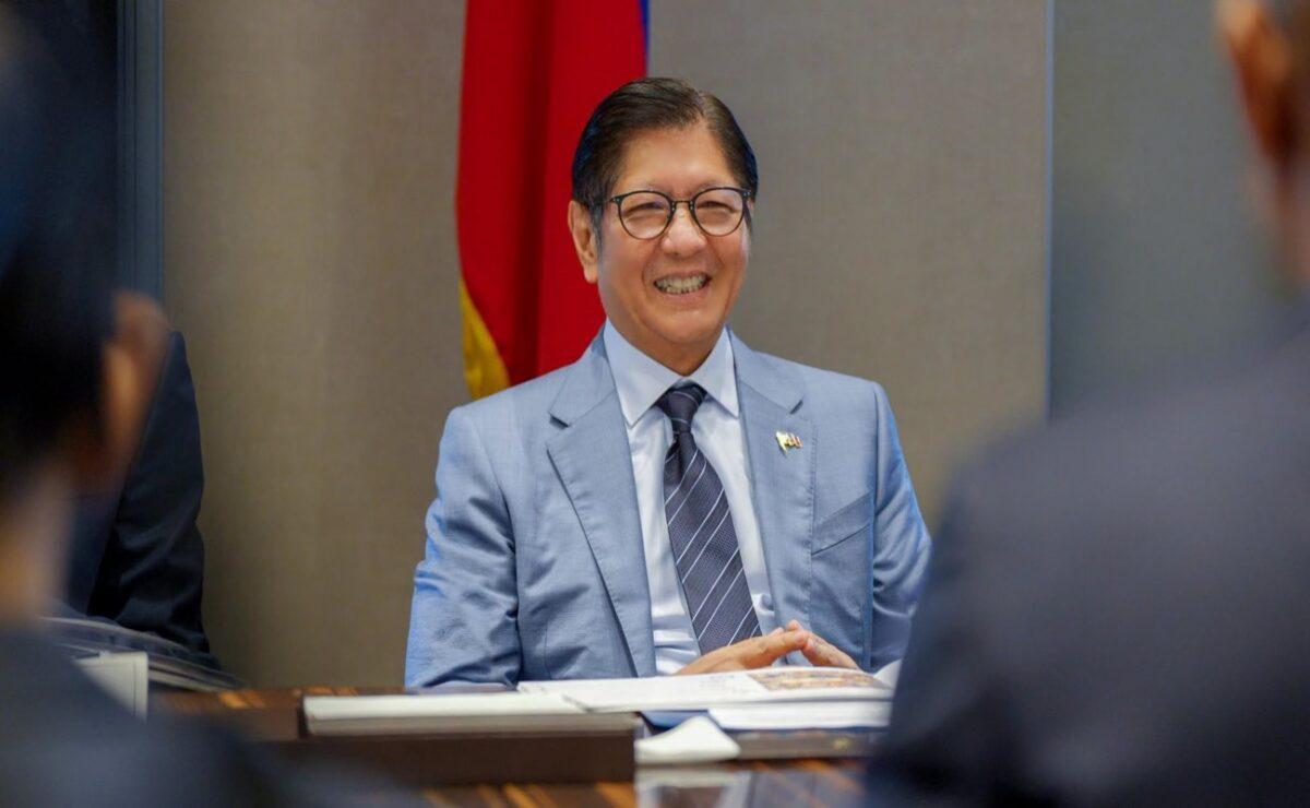 面对小马科斯的步步紧逼，似乎萨拉除了反驳指控反驳小马科斯政府政治迫害以外，为什么
