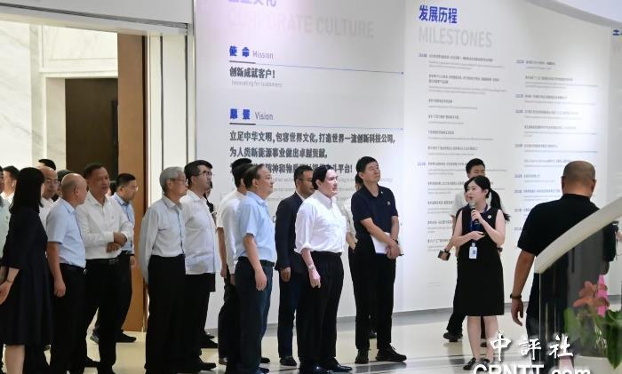 马英九参访宁德时代，巧遇湖南老乡　　马英九率“大九学堂”青年访陆，今天下午参观