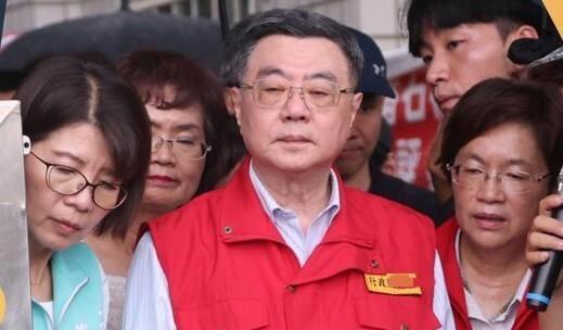 “卓荣泰说1万元只能买遥控机、冰箱网怒：管我买什么”这两天台湾政坛又吵翻了。