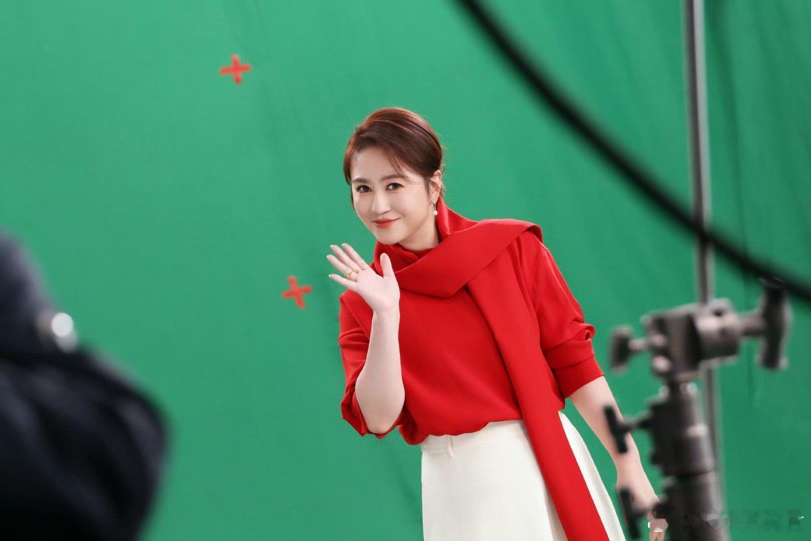 不愧是马丽送祝福都这么有梗马丽的祝福自带BGM：哈哈哈哈！族长和Mary随机切