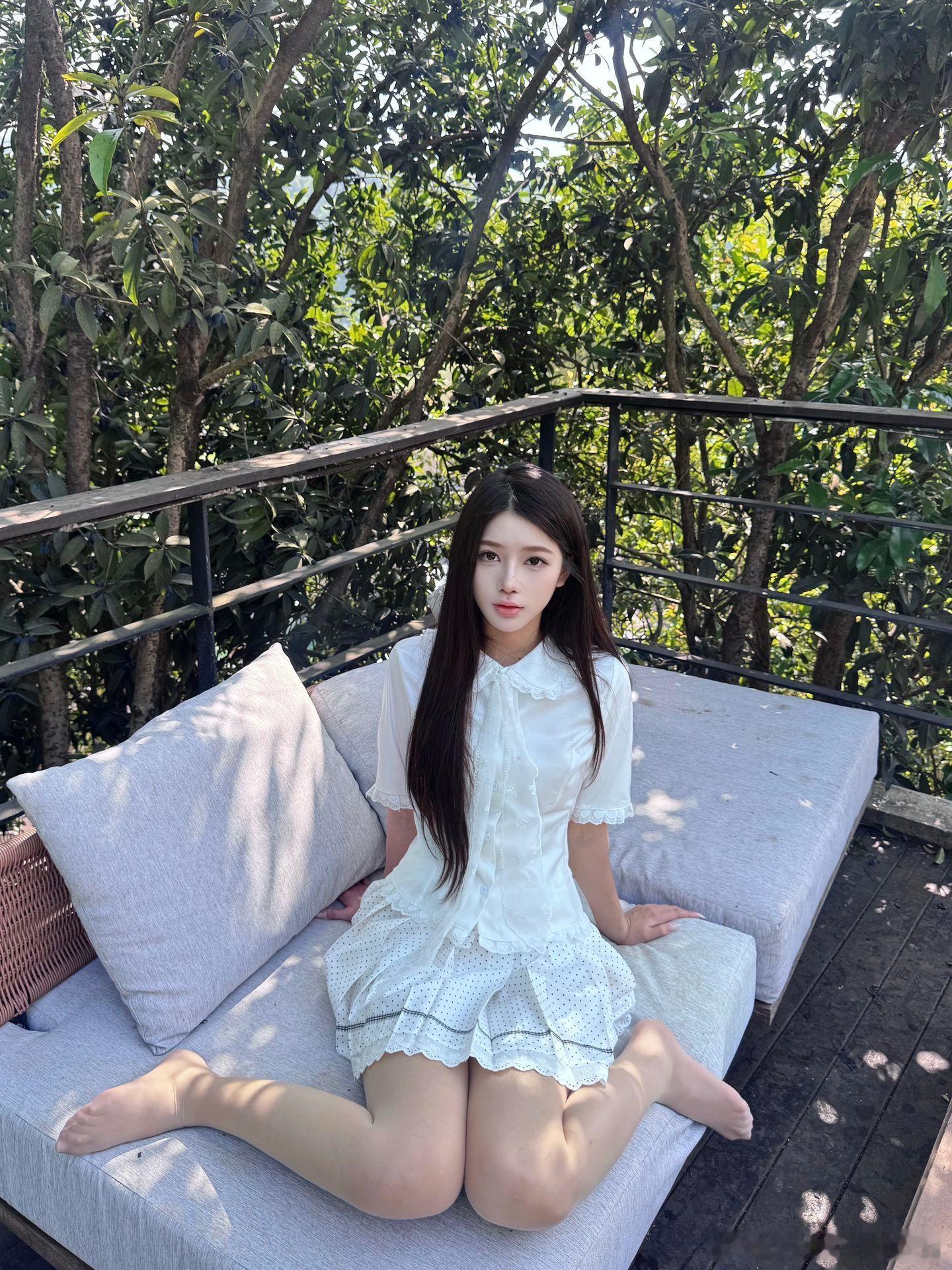 丝袜少女与狸花猫的和谐感~