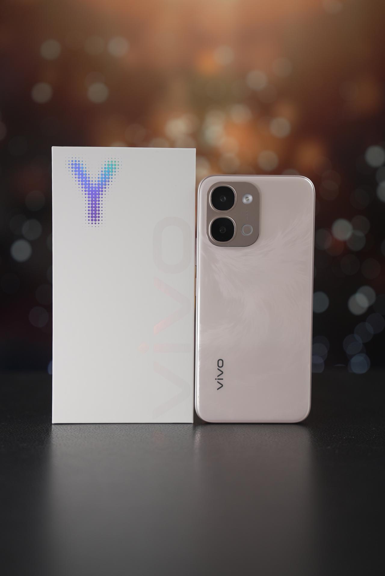 刚刚发布的vivoY500i上手，号称是全天候耐用神机，入门级也有IP69的防