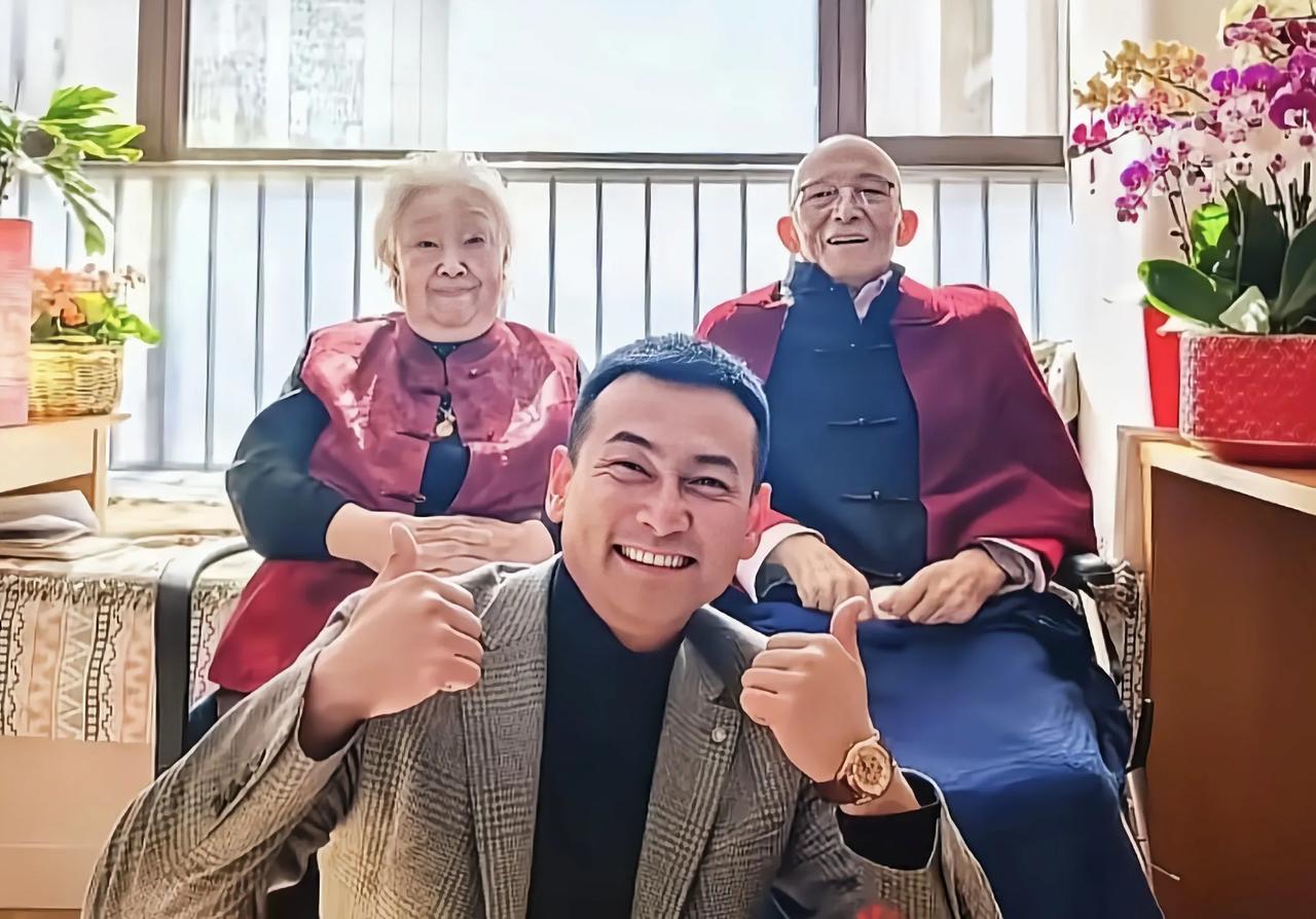 92岁济公游本昌不显老，鹤发童颜有什么保养秘诀？过年那会儿，游本昌老爷子从养