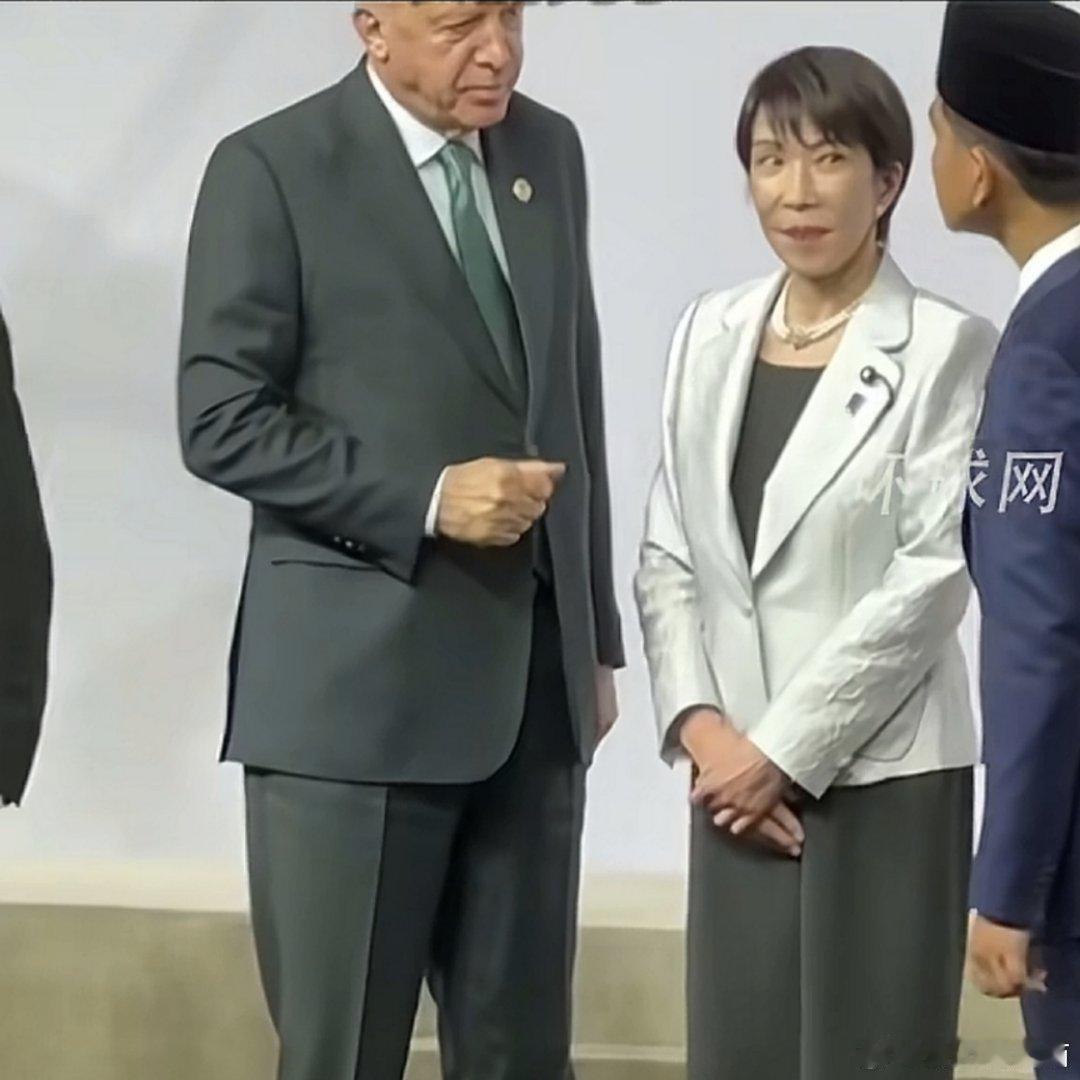 俗话说，人有三急，但在火车车厢内排便的还是第一次听说，就连工作了30年的列车长，