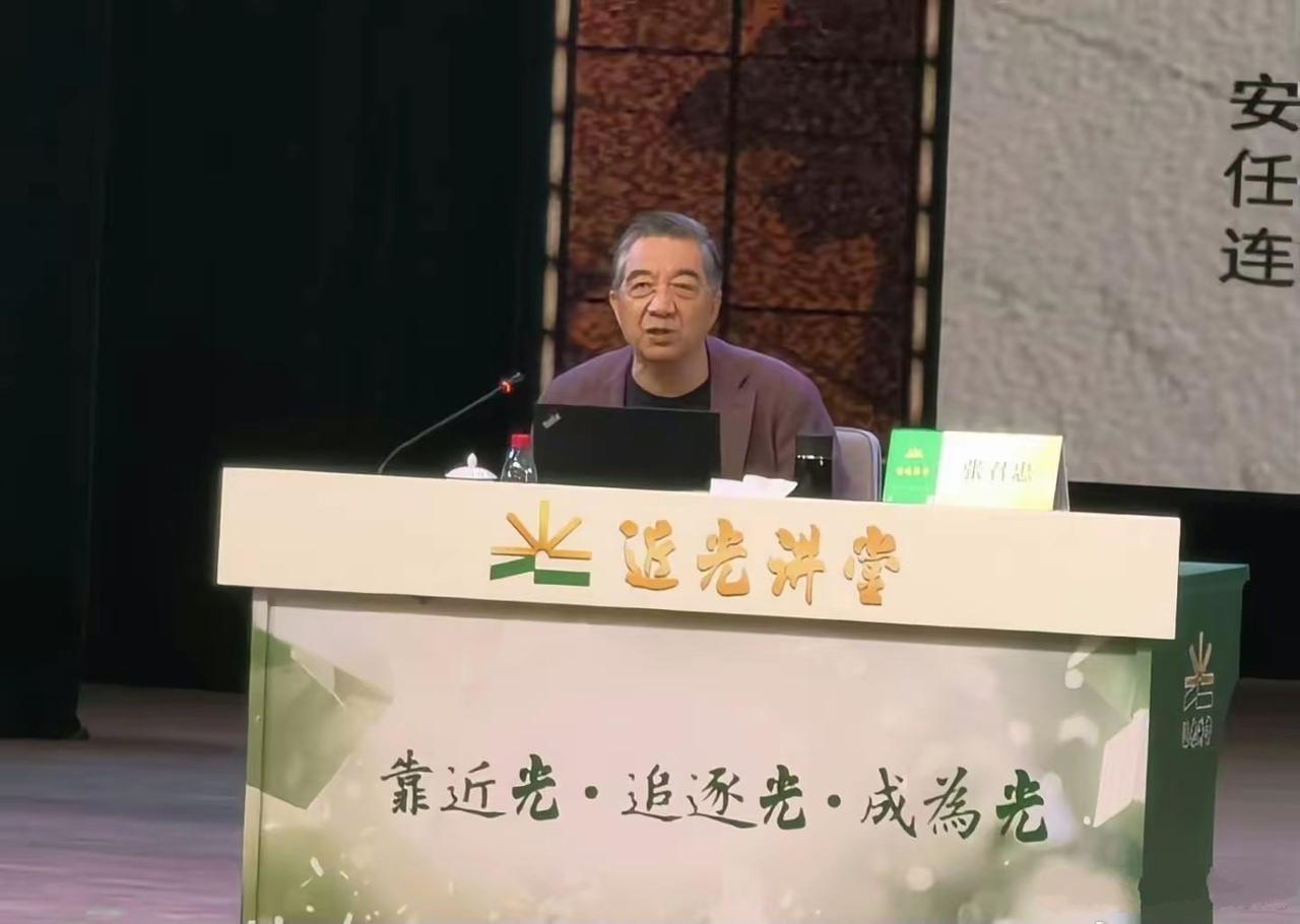 “局座”现身了，真的是岁月不饶人！这会真的是退休老头了，把老美忽悠瘸了就退下