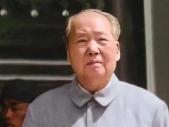 1975年，毛主席听说功德林里还有十几个顽固的国民党战犯时说：“关这么久了，再顽